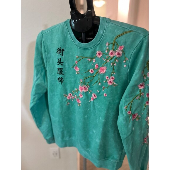 Blind Rooster Embroidered Cherry Blossoms Floral Design Crewneck Sweatshirt - Picture 2 of 9